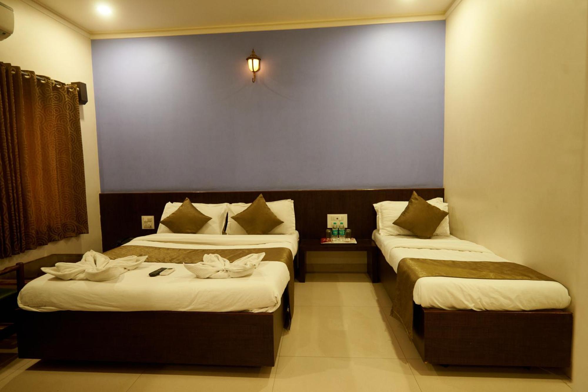 Hotel Pride Inn Ширди Экстерьер фото