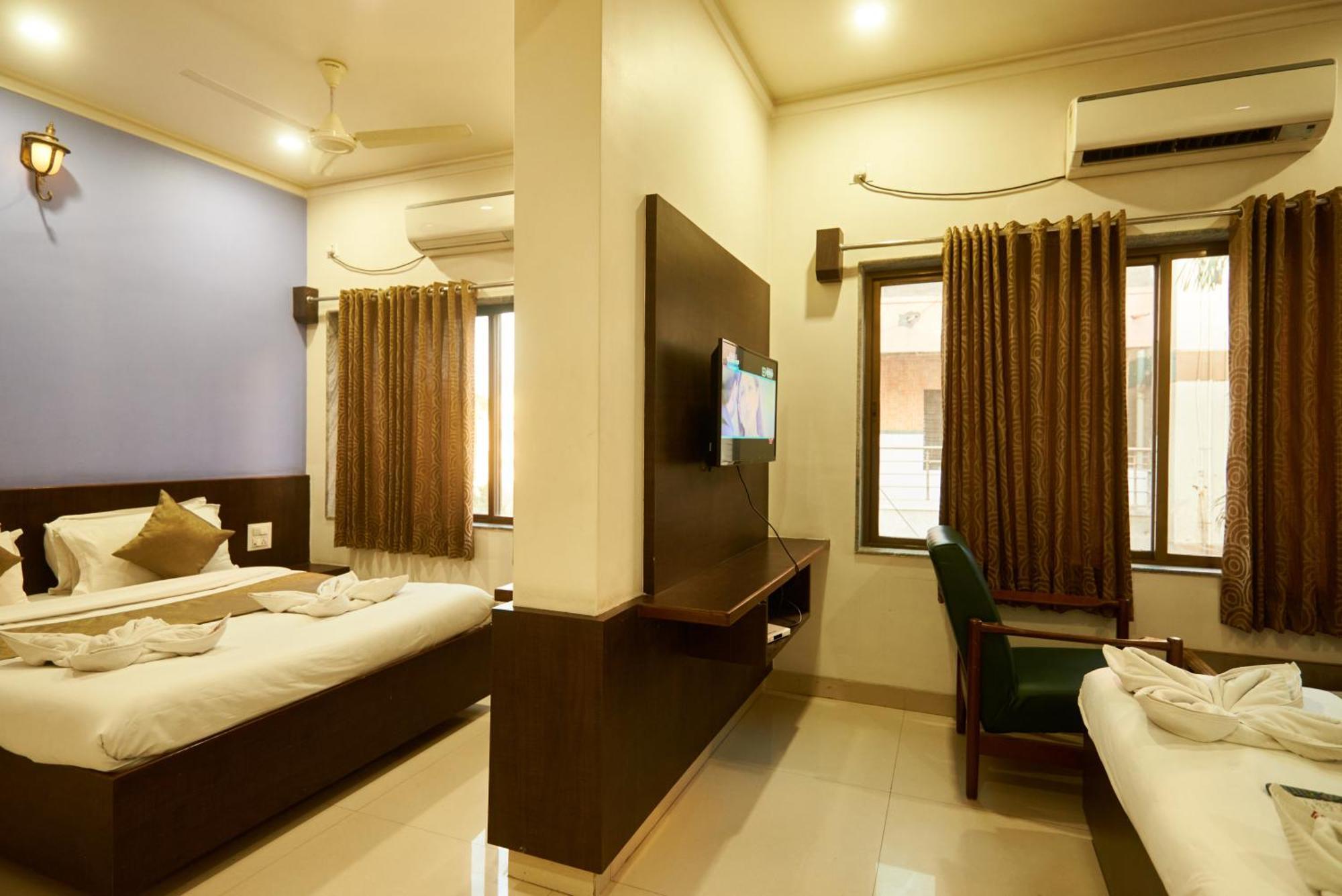 Hotel Pride Inn Ширди Экстерьер фото